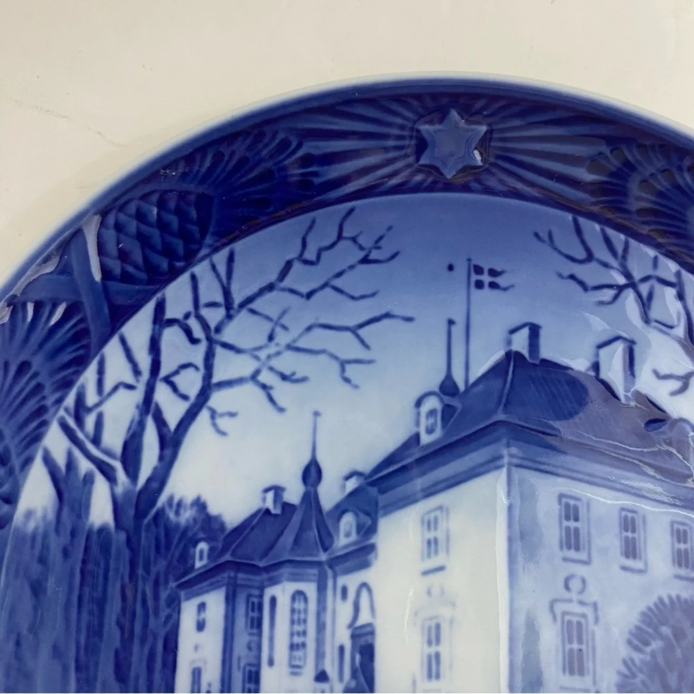 ROYAL COPENHAGEN Blue Decorative Christmas Plate 1975 Commemorative Editition